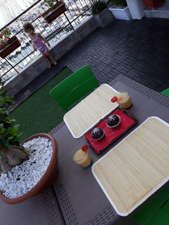 Siriana open space sea front Castellammare di Stabia Exterior foto